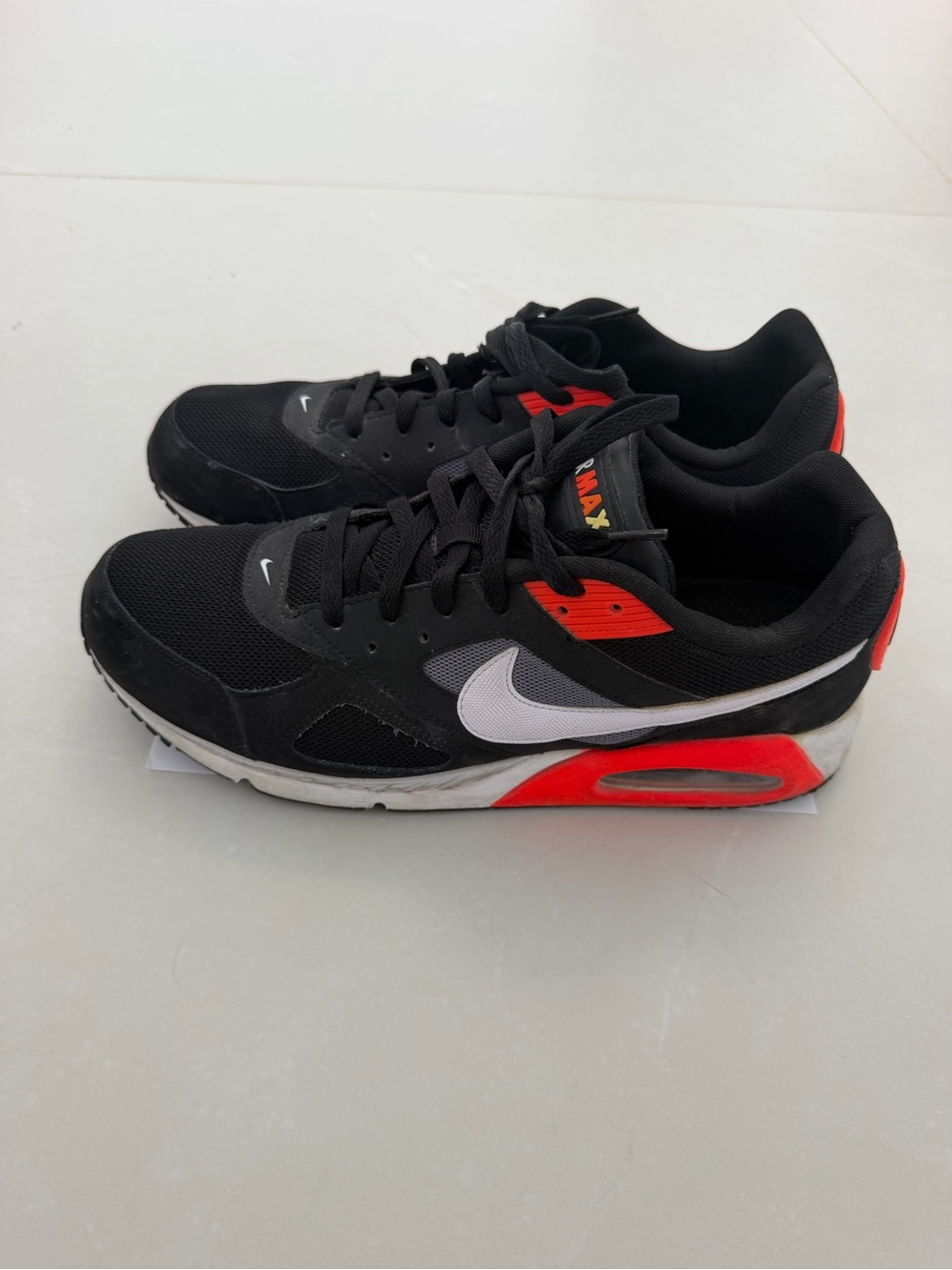 Nike Black White Red Air Max Runner